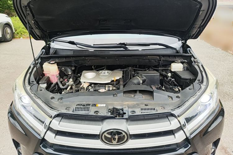 Used Toyota Highlander 2018 2.0T Two-Wheel Drive Luxury Edition 7 Seats China VI Standard Engine Bay