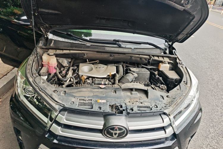 Used Toyota Highlander 2018 2.0T Four-Wheel Drive Luxury Version 7 Seats China VI Standard Engine Bay