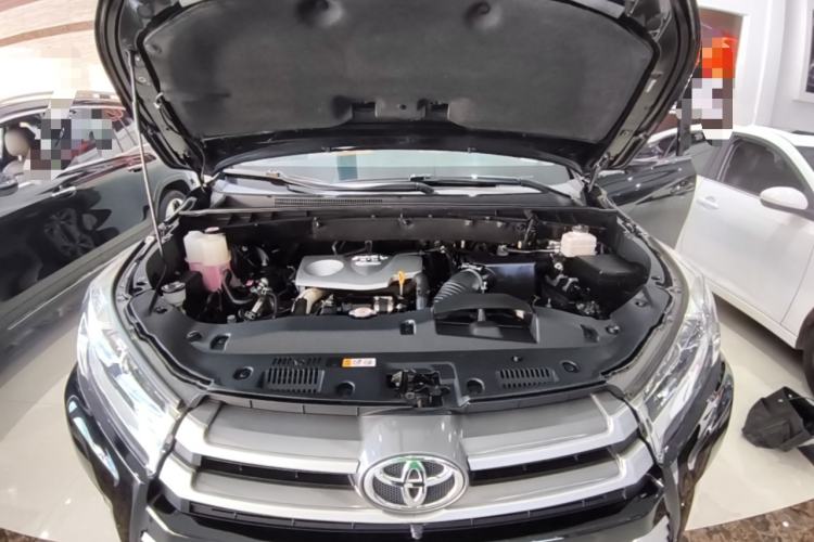 Used Toyota Highlander 2018 2.0T Two-Wheel Drive Elite Edition 7 Seats China VI Standard Engine Bay