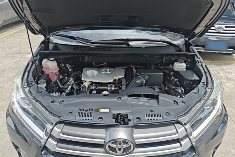 Used Toyota Highlander 2018 2.0T Two-Wheel Drive Elite Edition 5 Seats Emission Standard China V Engine Bay