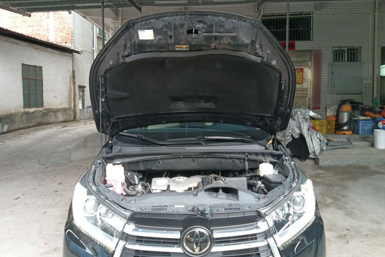 Used Toyota Highlander 2018 2.0T Four-Wheel Drive Prestige Version 7 Seats China VI Standard Engine Bay