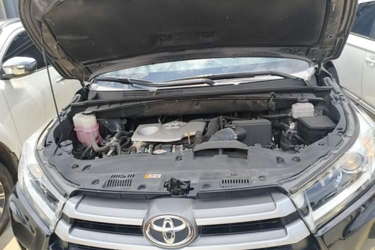 Used Toyota Highlander 2018 2.0T Two-Wheel Drive Elite Version 5 Seats China VI Standard Engine Bay