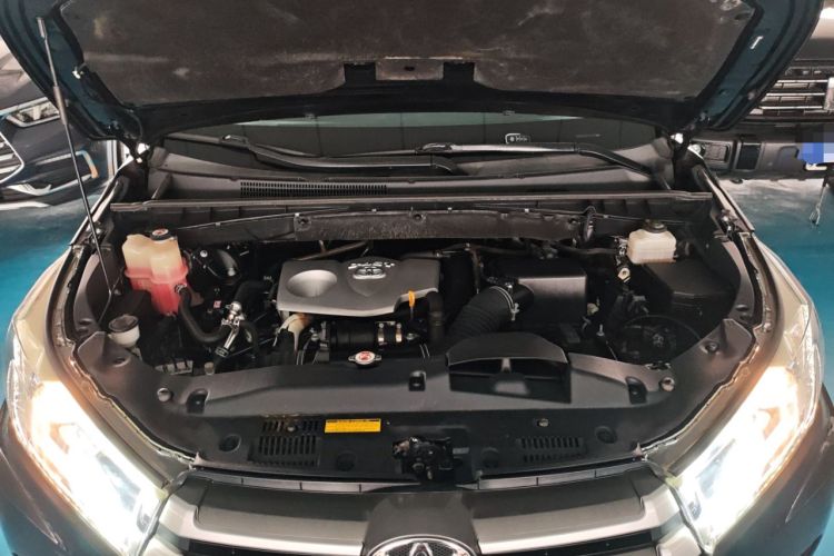 Used Toyota Highlander 2018 2.0T Two-Wheel Drive Elite Edition 7 Seats Emission Standard China V Engine Bay