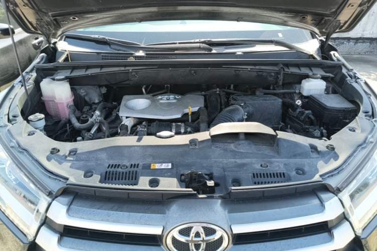Used Toyota Highlander 2018 2.0T Two-Wheel Drive Elite Version 5 Seats China VI Standard Engine Bay