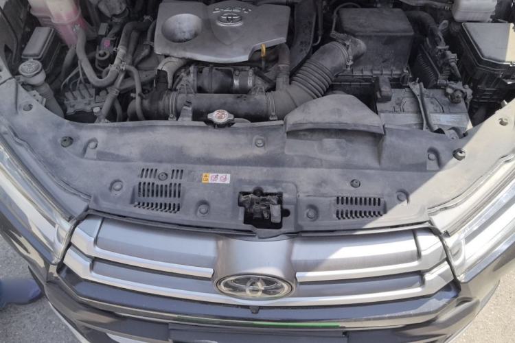 Used Toyota Highlander 2018 2.0T Four-Wheel Drive Knight Edition 7 Seats China VI Standard Engine Bay