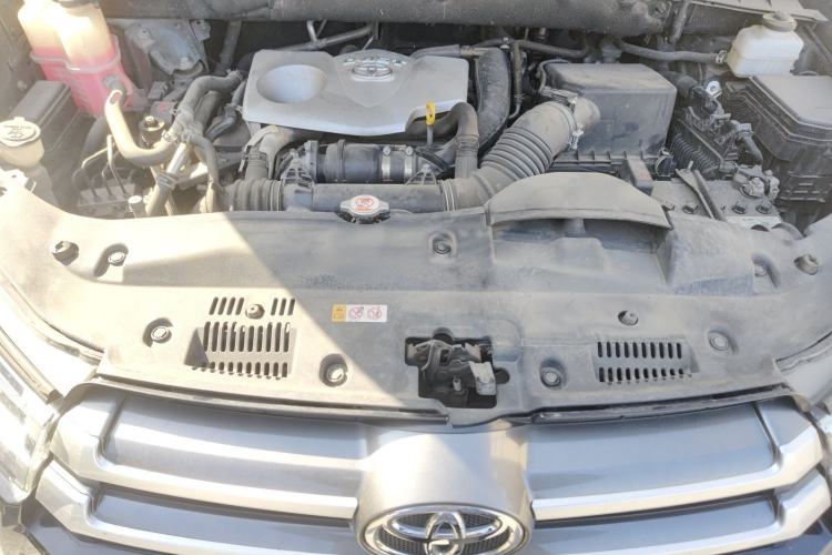 Used Toyota Highlander 2018 2.0T Four-Wheel Drive Elite Edition 7 Seats China VI Standard Engine Bay