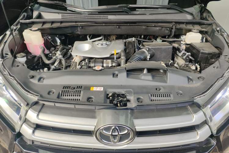 Used Toyota Highlander 2018 2.0T Four-Wheel Drive Elite Edition 7 Seats China VI Standard Engine Bay