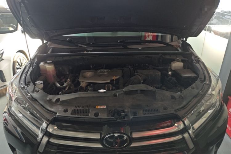 Used Toyota Highlander 2018 2.0T Four-Wheel Drive Prestige Version 7 Seats China VI Standard Engine Bay