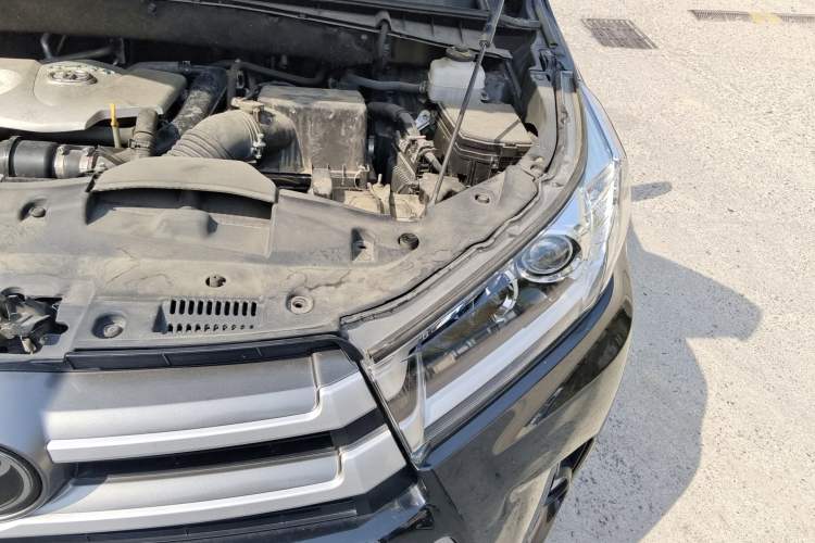 Used Toyota Highlander 2018 2.0T Four-Wheel Drive Luxury Version 7 Seats China VI Standard Engine Bay Left