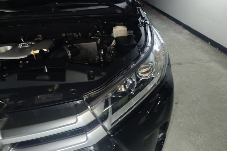 Used Toyota Highlander 2018 2.0T Four-Wheel Drive Elite Edition 7 Seats China VI Standard Engine Bay Left