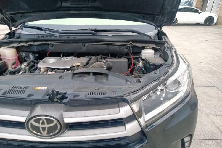 Used Toyota Highlander 2018 2.0T Four-Wheel Drive Luxury Version 7 Seats China VI Standard Engine Bay Left