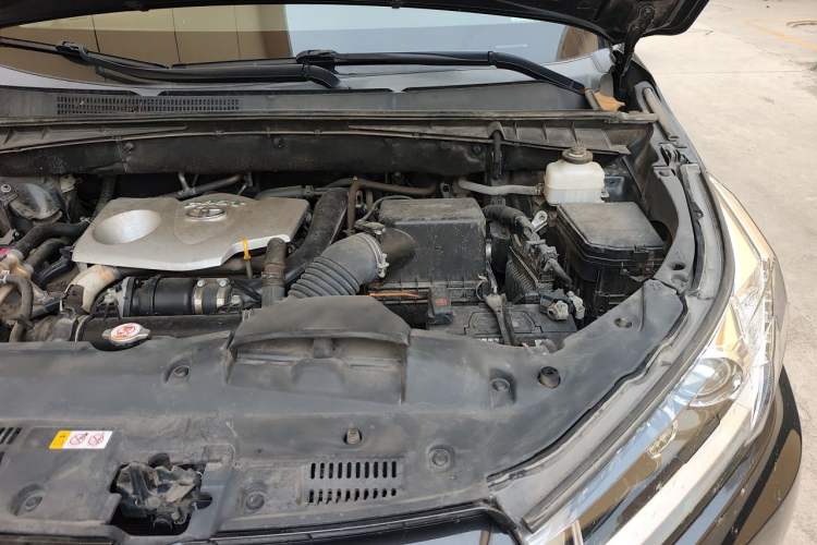 Used Toyota Highlander 2018 2.0T Four-Wheel Drive Prestige Version 7 Seats China VI Standard Engine Bay Left