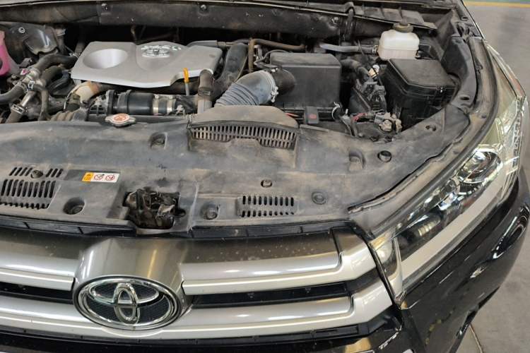 Used Toyota Highlander 2018 2.0T Four-Wheel Drive Elite Edition 7 Seats China VI Standard Engine Bay Left