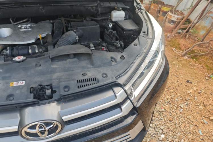 Used Toyota Highlander 2018 2.0T Four-Wheel Drive Elite Edition 7 Seats China V Standard Engine Bay Left