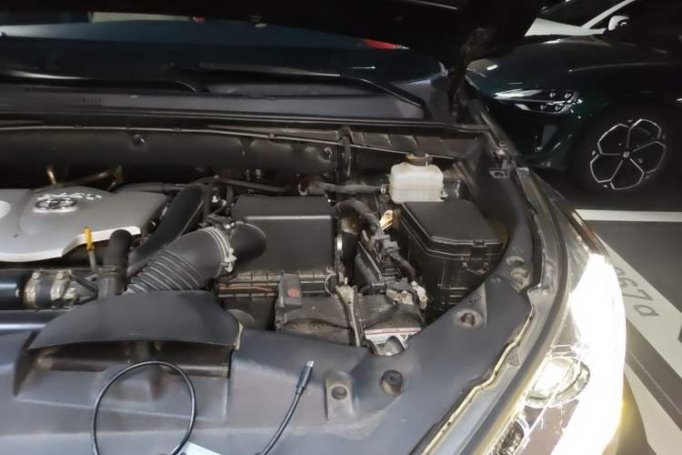 Used Toyota Highlander 2018 2.0T Four-Wheel Drive Prestige Version 7 Seats China VI Standard Engine Bay Left