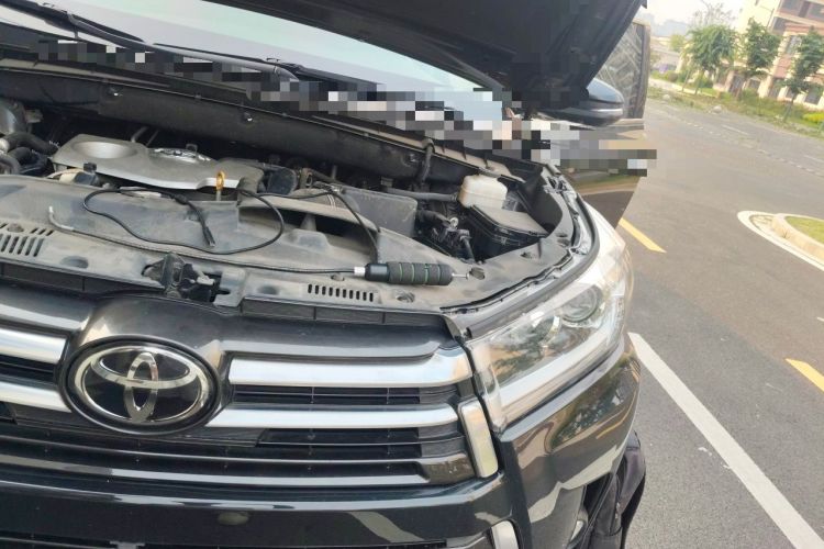 Used Toyota Highlander 2018 2.0T Two-Wheel Drive Prestige Version 7 Seats China V Emission Standard Engine Bay Left