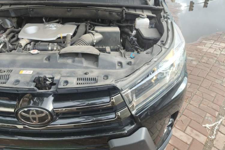 Used Toyota Highlander 2018 2.0T Four-Wheel Drive Knight Edition 7 Seats China VI Standard Engine Bay Left
