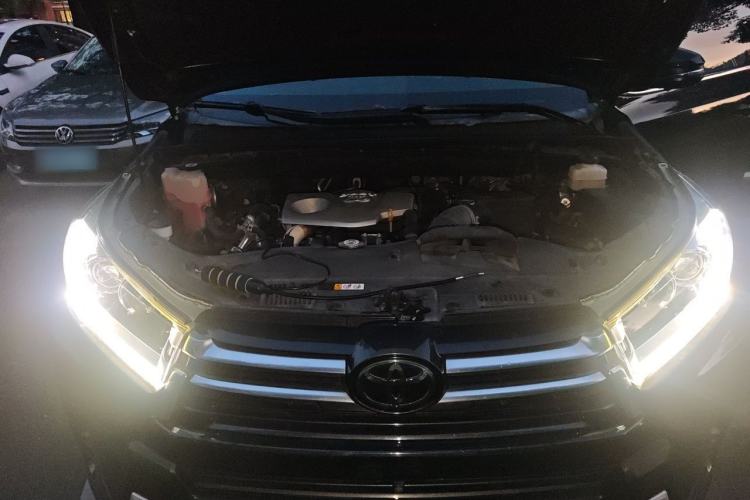 Used Toyota Highlander 2018 2.0T Four-Wheel Drive Prestige Version 7 Seats China VI Standard Engine Bay