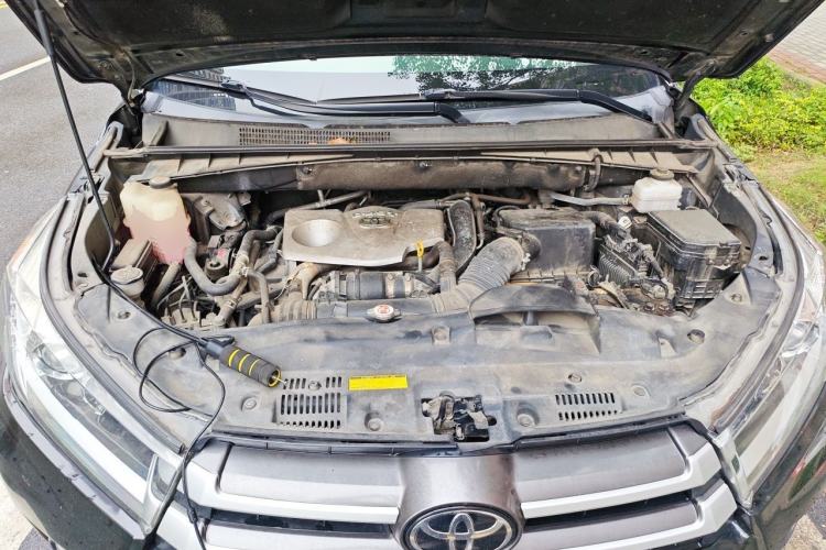 Used Toyota Highlander 2018 2.0T Two-Wheel Drive Elite Edition 5 Seats Emission Standard China V Engine Bay