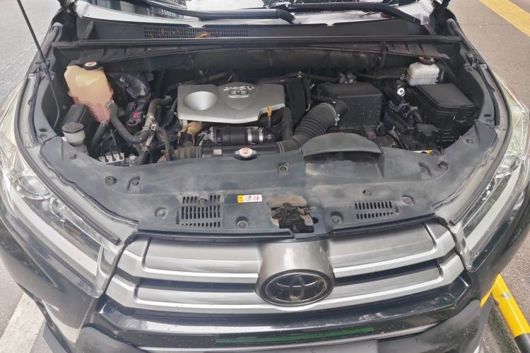 Used Toyota Highlander 2018 2.0T Four-Wheel Drive Luxury Version 7 Seats China VI Standard Engine Bay