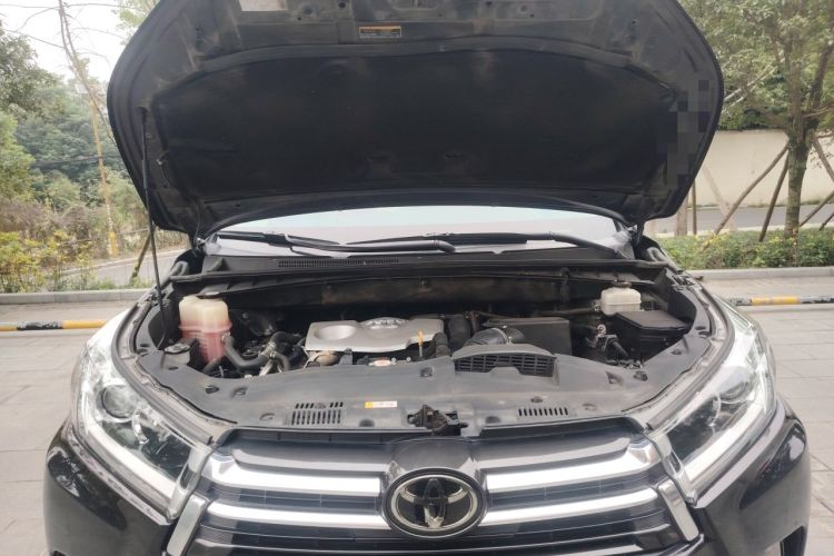 Used Toyota Highlander 2018 2.0T Four-Wheel Drive Prestige Version 7 Seats China VI Standard Engine Bay