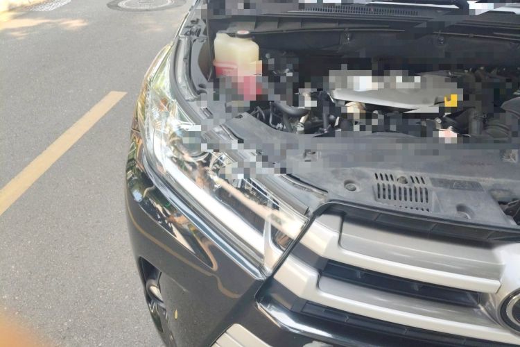 Used Toyota Highlander 2018 2.0T Four-Wheel Drive Luxury Edition 7 Seats China V Emission Standard Engine Bay Right