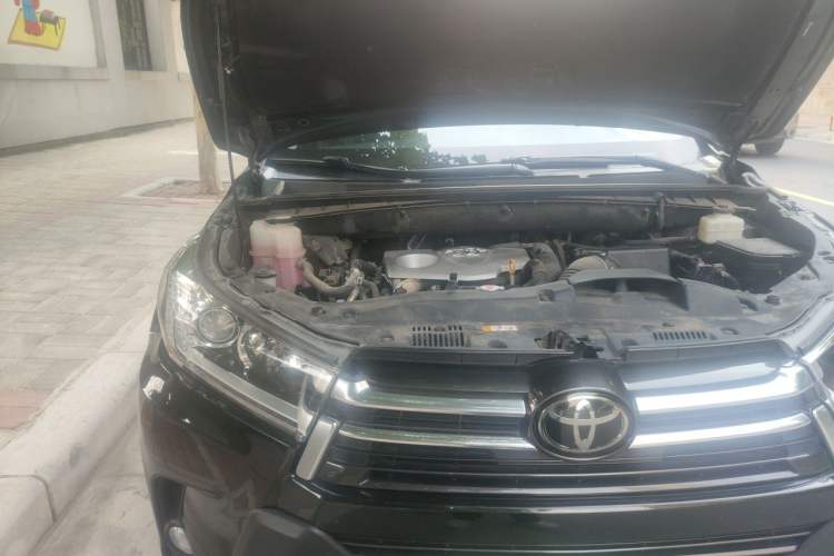 Used Toyota Highlander 2018 2.0T Four-Wheel Drive Prestige Version 7 Seats China VI Standard Engine Bay Right