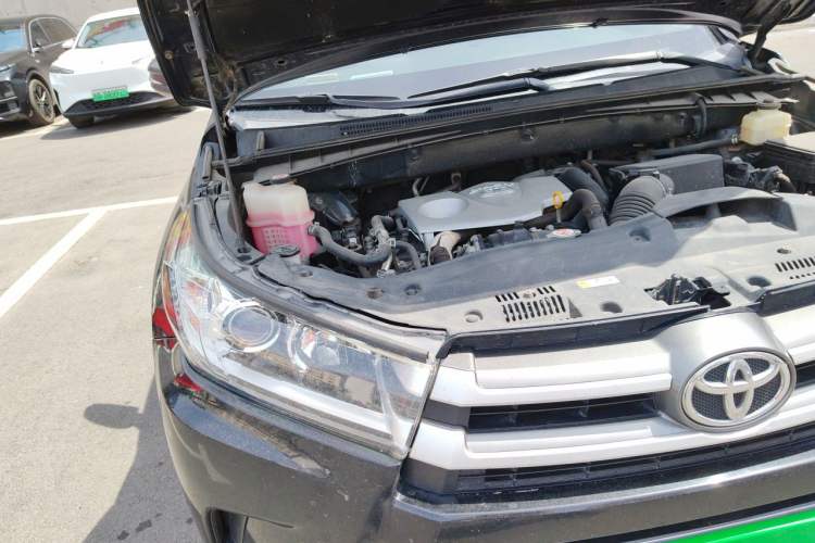 Used Toyota Highlander 2018 2.0T Four-Wheel Drive Elite Edition 7 Seats China VI Standard Engine Bay Right