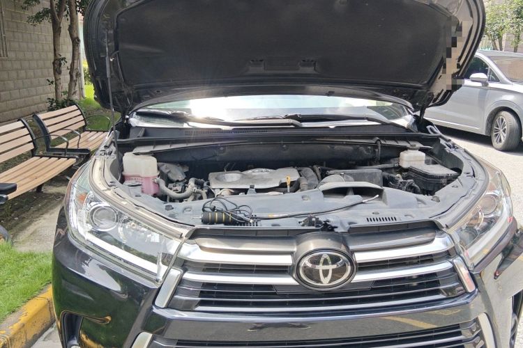 Used Toyota Highlander 2018 2.0T Four-Wheel Drive Prestige Version 7 Seats China VI Standard Engine Bay Right