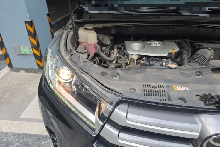 Used Toyota Highlander 2018 2.0T Four-Wheel Drive Luxury Version 7 Seats China VI Standard Engine Bay Right
