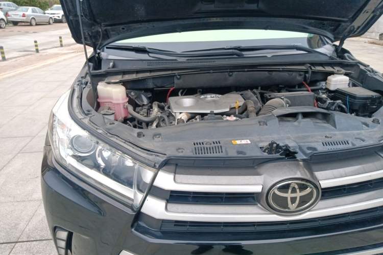 Used Toyota Highlander 2018 2.0T Four-Wheel Drive Luxury Version 7 Seats China VI Standard Engine Bay Right