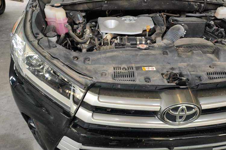 Used Toyota Highlander 2018 2.0T Four-Wheel Drive Elite Edition 7 Seats China VI Standard Engine Bay Right