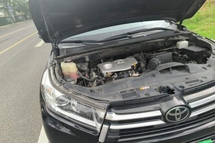 Used Toyota Highlander 2018 2.0T Four-Wheel Drive Prestige Version 7 Seats China VI Standard Engine Bay Right