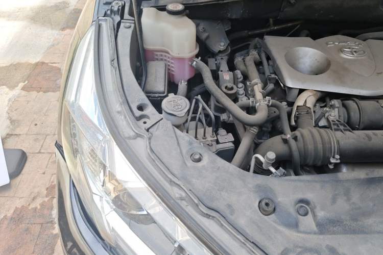 Used Toyota Highlander 2018 2.0T Four-Wheel Drive Luxury Version 7 Seats China VI Standard Engine Bay Right