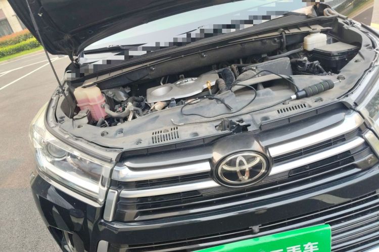 Used Toyota Highlander 2018 2.0T Two-Wheel Drive Prestige Version 7 Seats China V Emission Standard Engine Bay Right