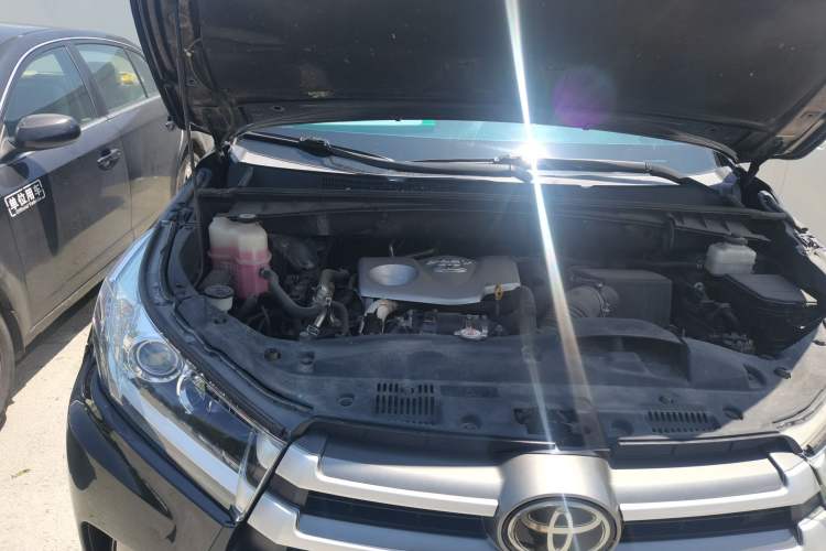 Used Toyota Highlander 2018 2.0T Four-Wheel Drive Luxury Edition 7 Seats China V Emission Standard Engine Bay Right