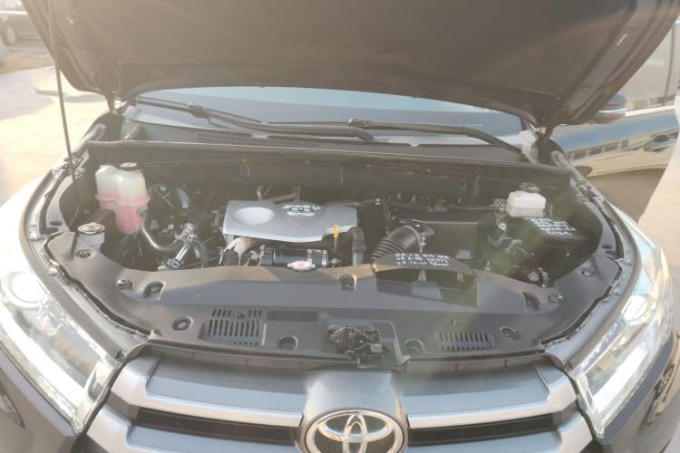 Used Toyota Highlander 2018 2.0T Two-Wheel Drive Elite Edition 7 Seats Emission Standard China V Engine Bay