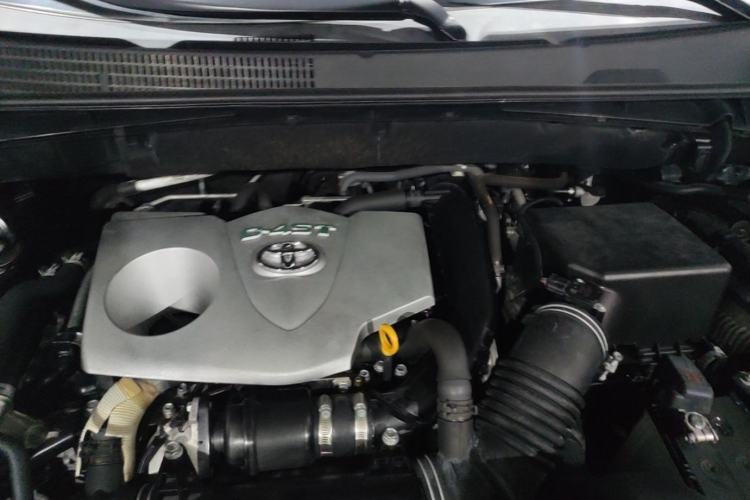 Used Toyota Highlander 2018 2.0T Four-Wheel Drive Luxury Version 7 Seats China VI Standard Engine Bay