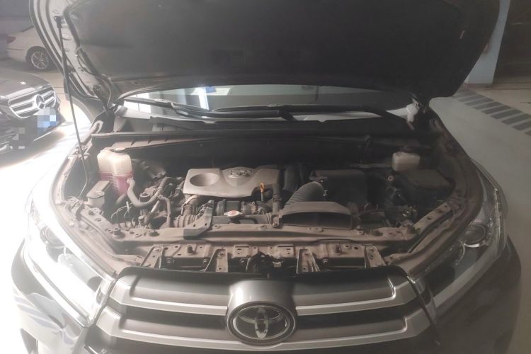 Used Toyota Highlander 2018 2.0T Four-Wheel Drive Luxury Version 7 Seats China VI Standard Engine Bay