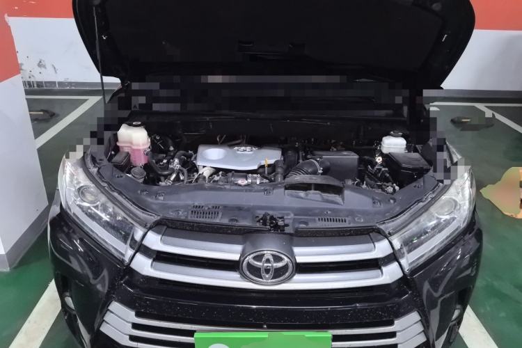 Used Toyota Highlander 2018 2.0T Two-Wheel Drive Elite Version 5 Seats China VI Standard Engine Bay