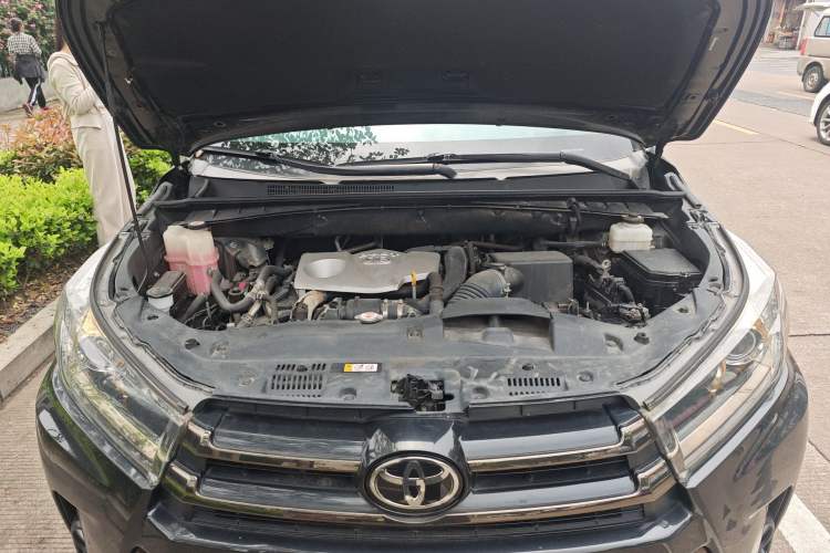 Used Toyota Highlander 2018 2.0T Four-Wheel Drive Knight Edition 7 Seats China VI Standard Engine Bay