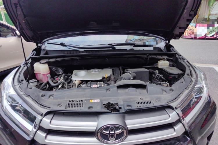 Used Toyota Highlander 2018 2.0T Two-Wheel Drive Elite Version 5 Seats China VI Standard Engine Bay