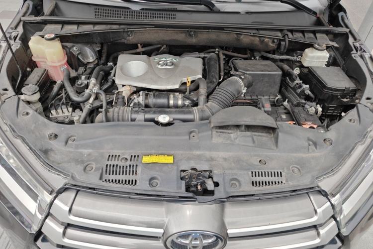 Used Toyota Highlander 2018 2.0T Two-Wheel Drive Elite Edition 7 Seats Emission Standard China V Engine Bay