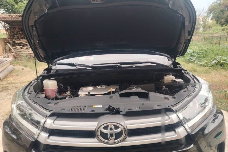 Used Toyota Highlander 2018 2.0T Two-Wheel Drive Elite Version 5 Seats China VI Standard Engine Bay