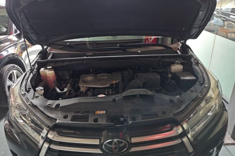Used Toyota Highlander 2018 2.0T Four-Wheel Drive Prestige Version 7 Seats China VI Standard Engine Bay