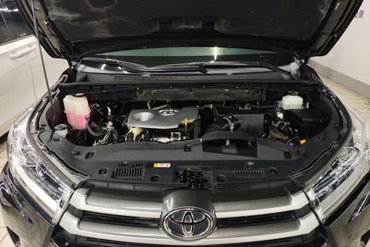 Used Toyota Highlander 2018 2.0T Four-Wheel Drive Elite Edition 7 Seats China VI Standard Engine Bay