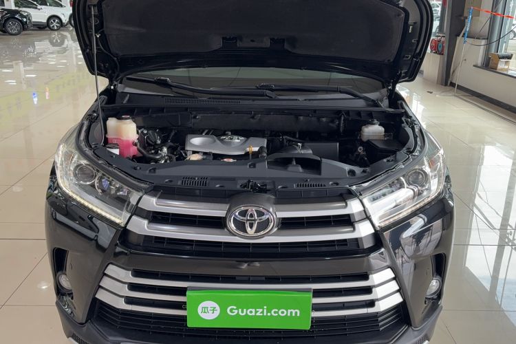Used Toyota Highlander 2018 2.0T Four-Wheel Drive Elite Edition 7 Seats China V Standard Engine Bay