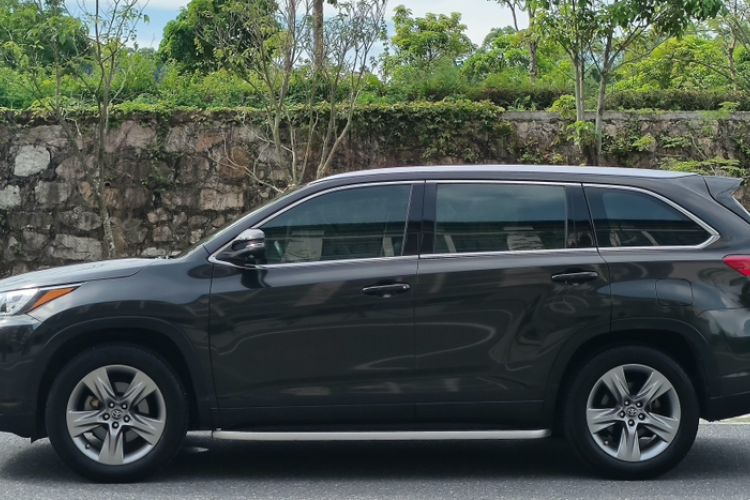 Used Toyota Highlander 2018 2.0T Four-Wheel Drive Luxury Version 7 Seats China VI Standard Exterior 1