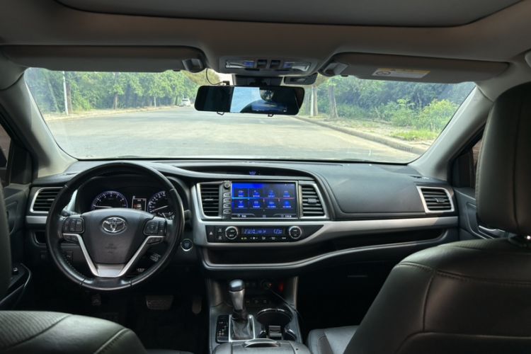 Used Toyota Highlander 2018 2.0T Four-Wheel Drive Luxury Version 7 Seats China VI Standard Exterior 1