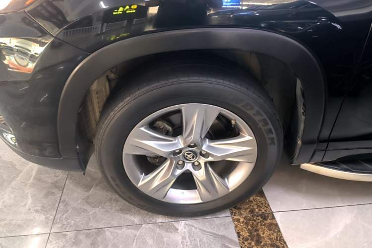 Used Toyota Highlander 2018 2.0T Four-Wheel Drive Luxury Version 7 Seats China VI Standard Exterior 1